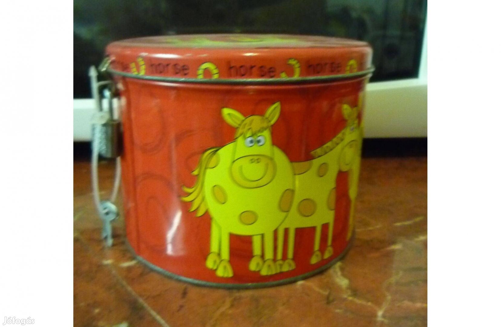 Új fém kerek persely bocikkal lakattal