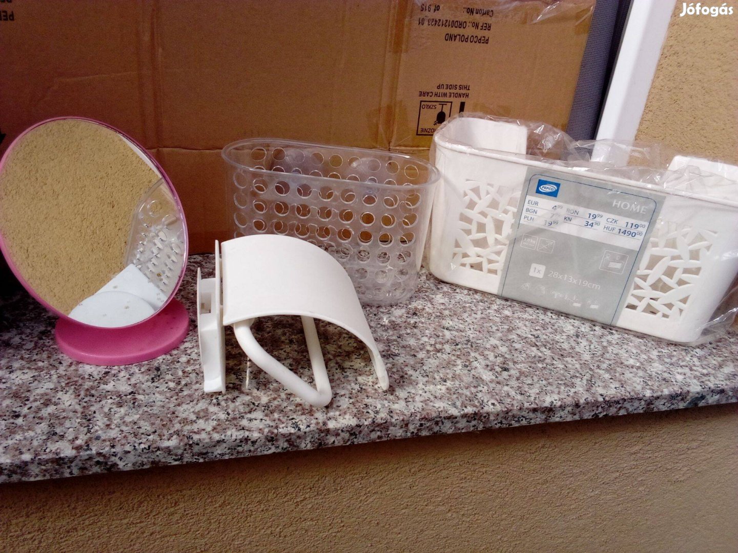 Új fürdőszoba felszerelés tükör kosár wc papír tartó