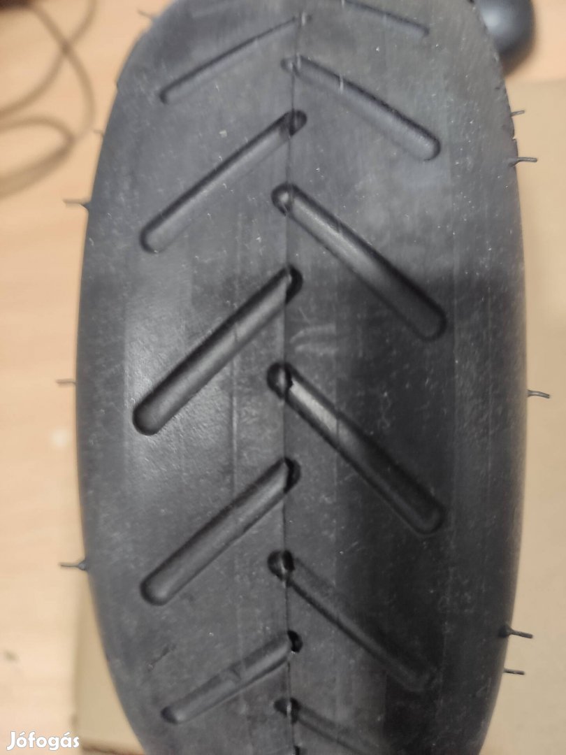 Új gumi eladó rollerhez