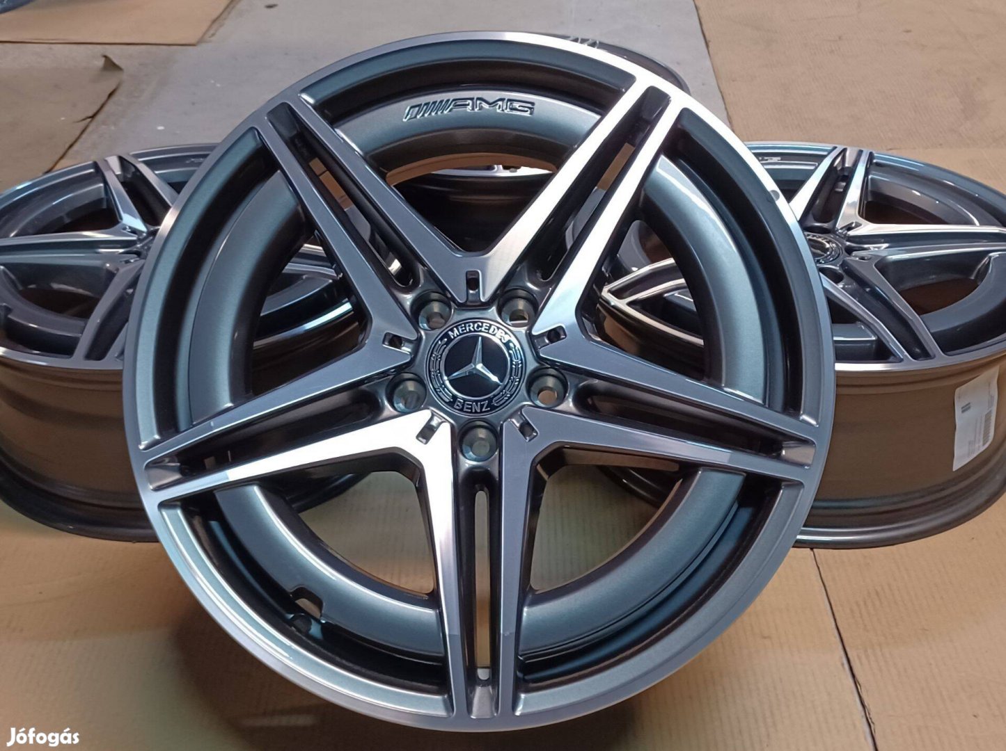 Új gyári Mercedes W293 Eqc AMG kétszéles alufelni 7,5-8x19 ET32-34 4db