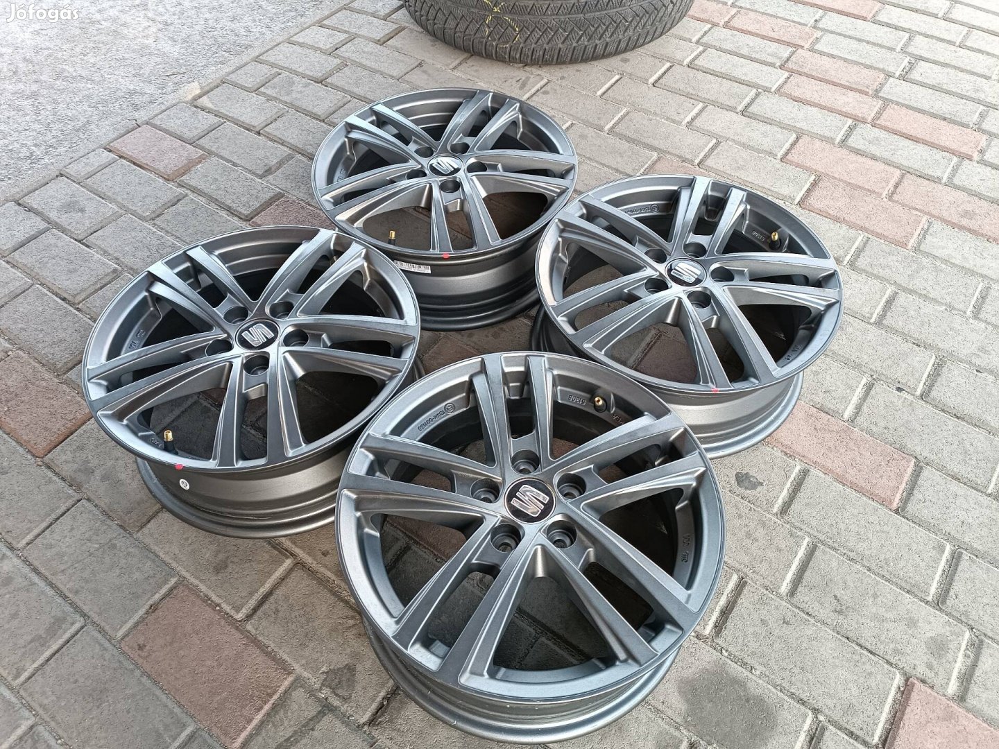 Új gyári matt grafit szürke seat, vw, skoda alufelni eladó. 5x100 r15