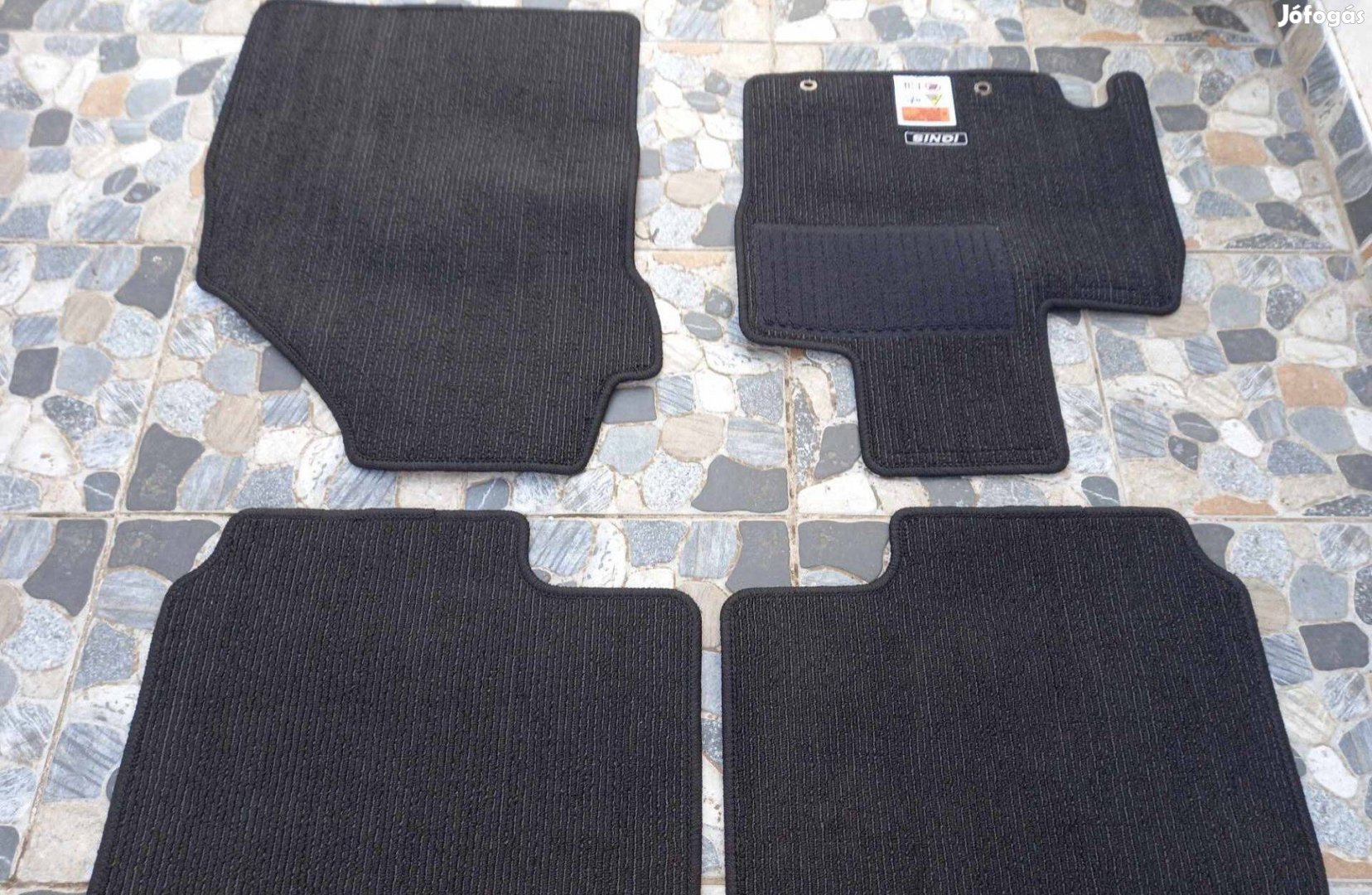 Új gyári szőnyeg, új Suzuki Ignisbe eladó