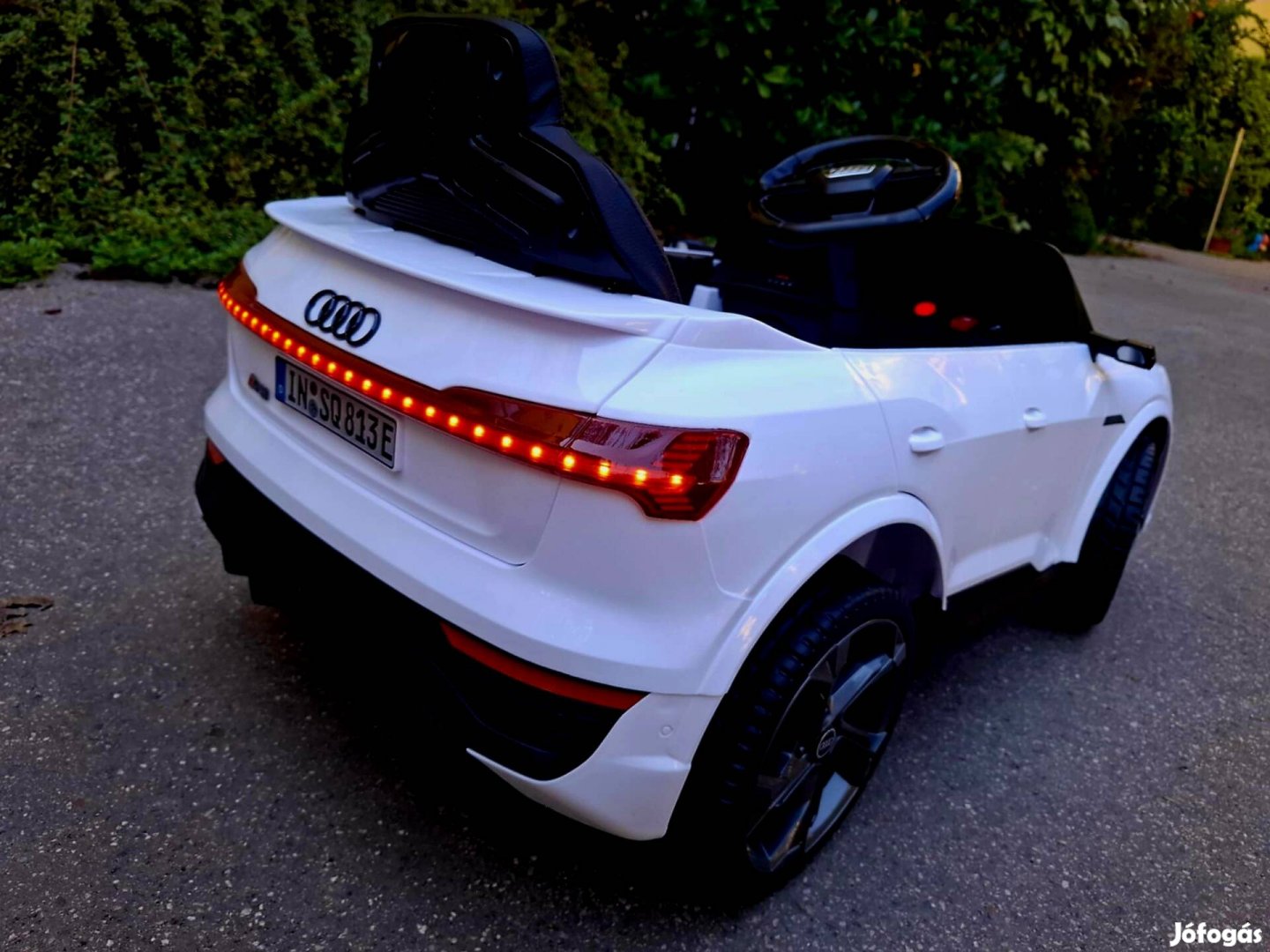 Uj gyerek elektromos Audi SQ8 