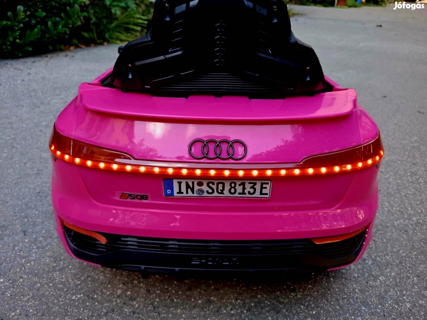 Uj gyerek elektromos Audi SQ8 