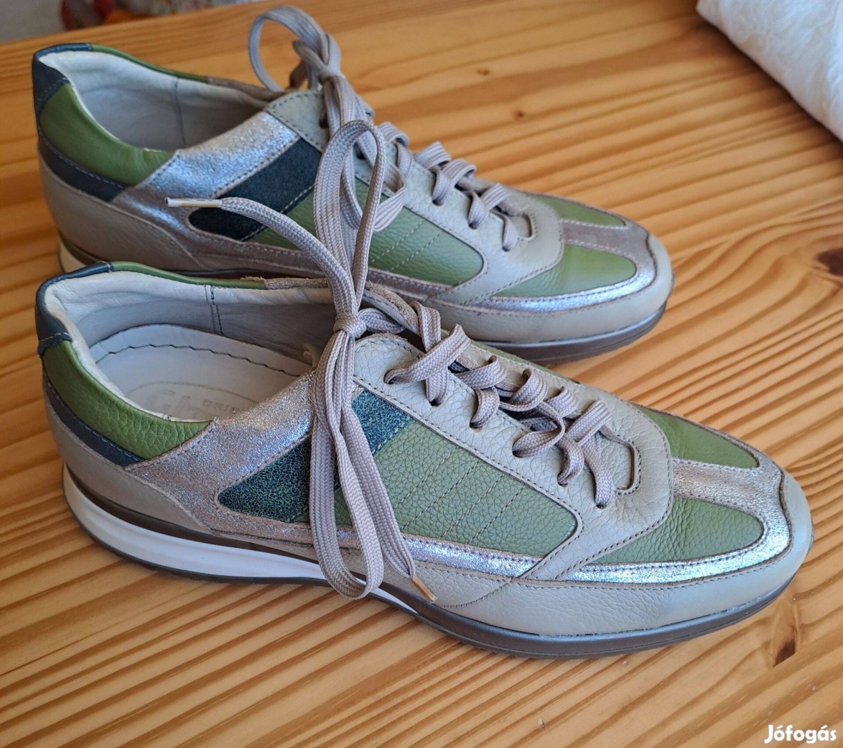 Új gyönyörű női bőrcipő, bőr cipő, 40-es