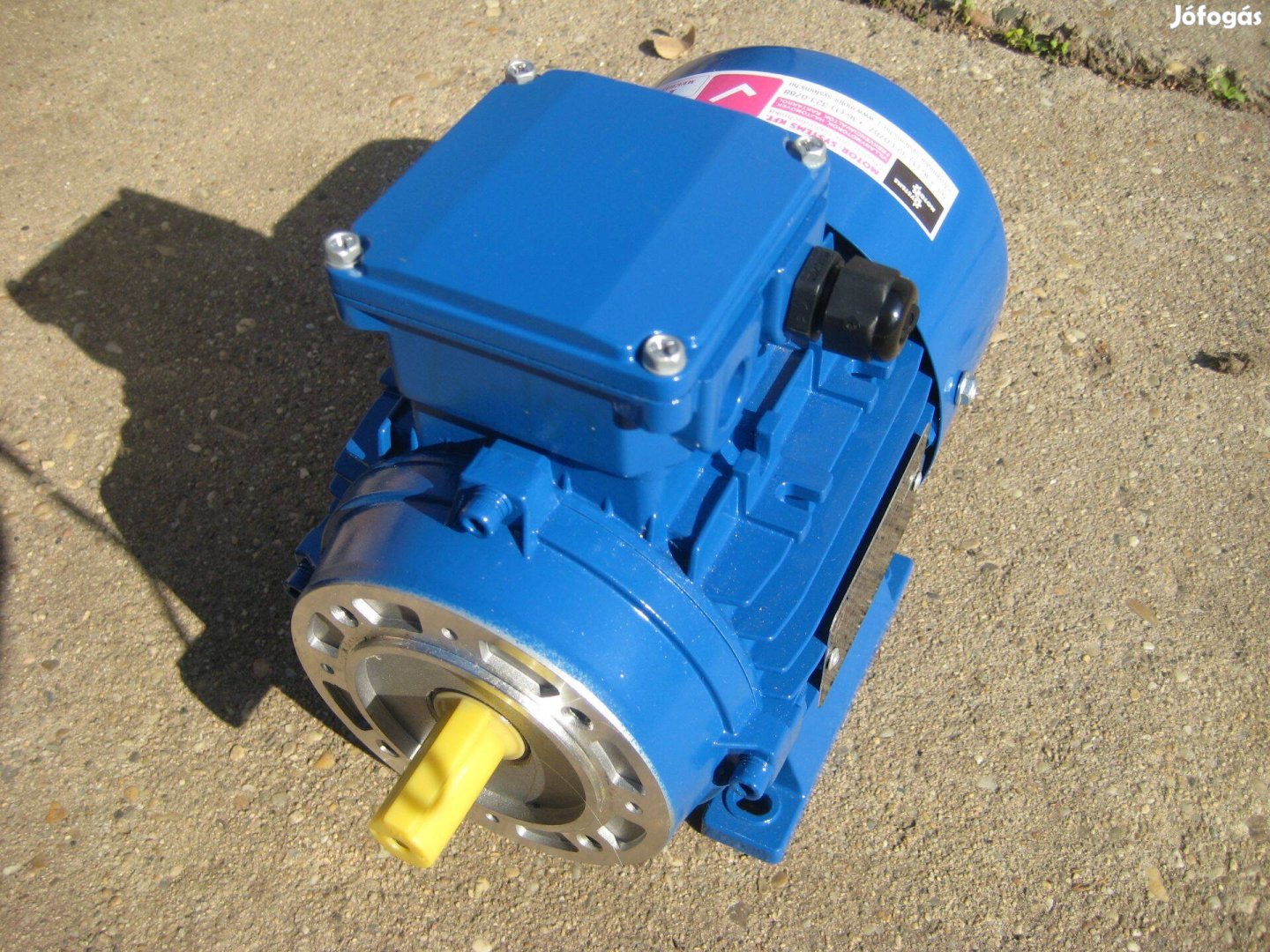 Új háromfázisú 0,55 kW villanymotor eladó