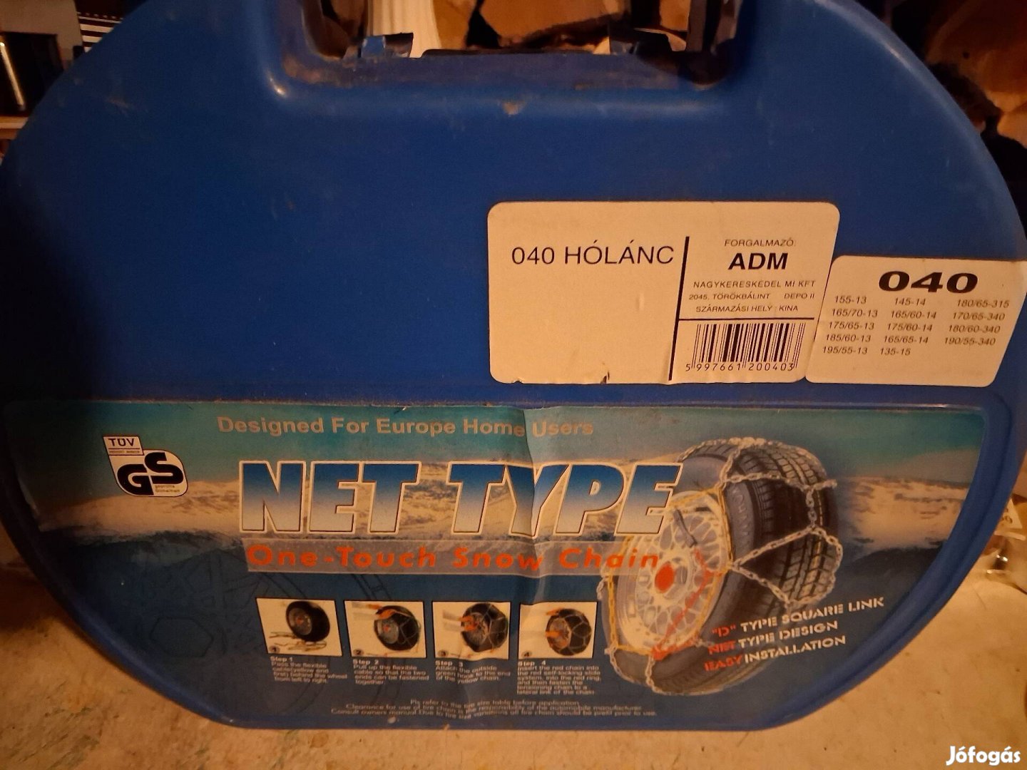 Új hólánc dobozában.