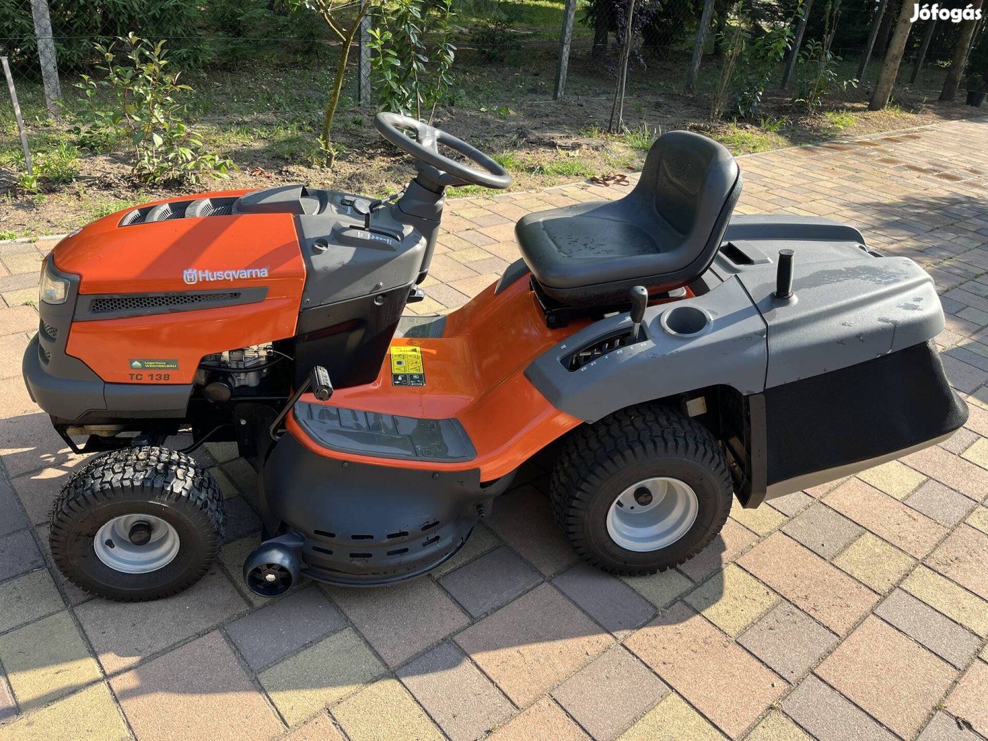 Új husqvarna Tc138 fűnyíró traktor fűnyírótraktor
