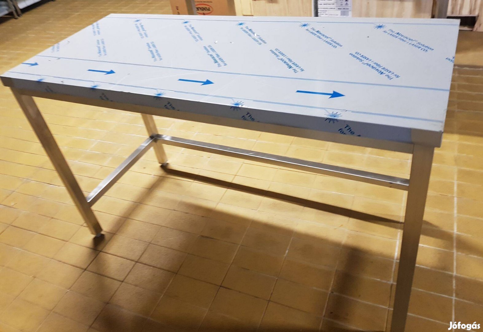 Új inox fóliás nagykonyhai munkaasztal boncasztal 140x60x85cm-es