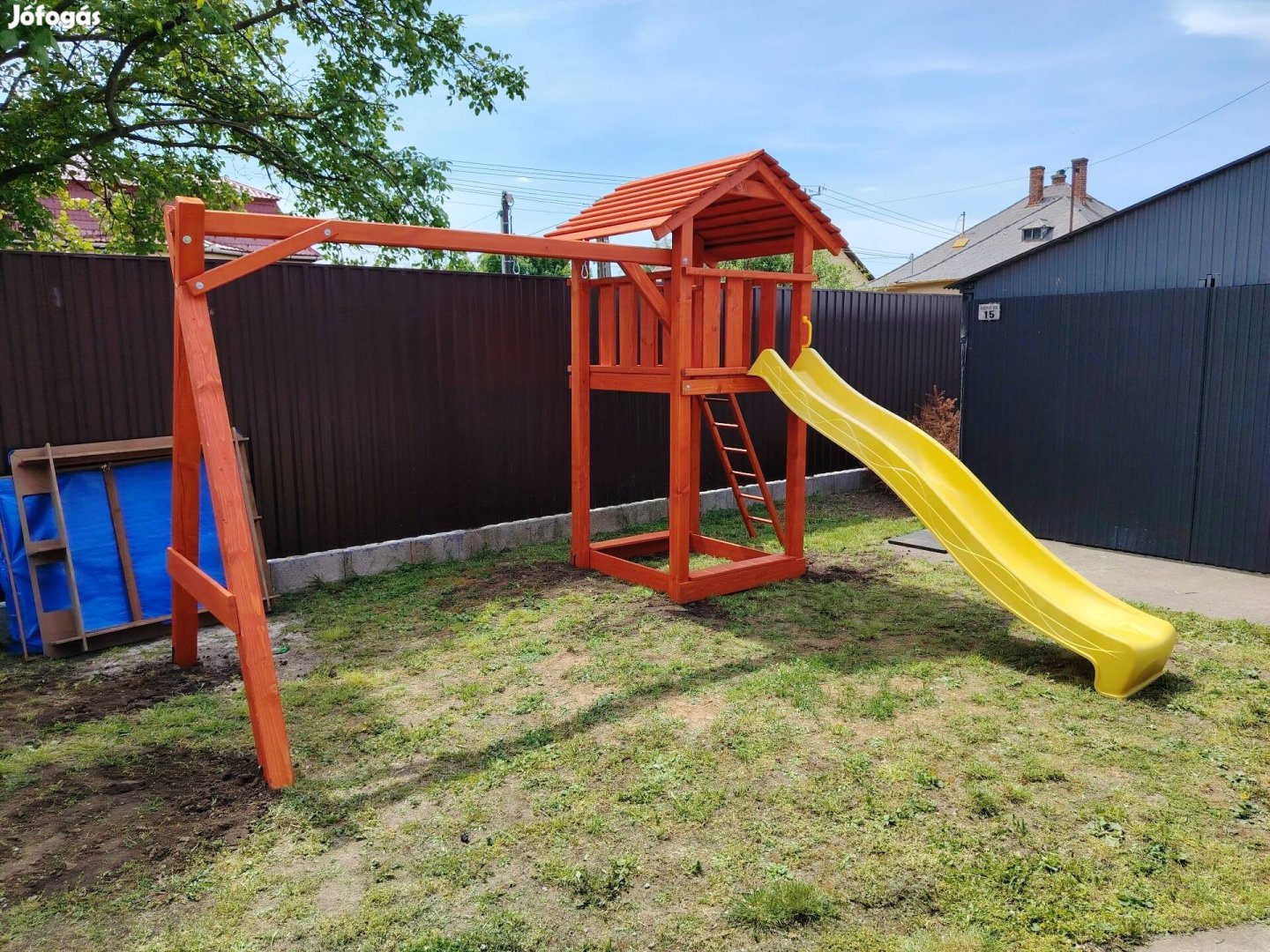 Új játszótorony, játszóvár, hintaállvánnyal rendelhető.
