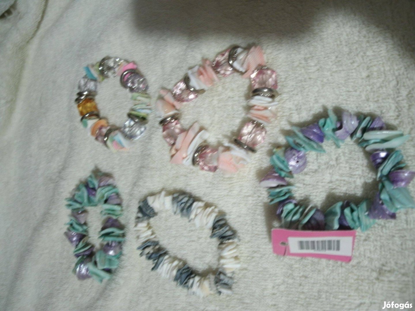 Új kagyló karkötő eladó. Az ár egy darabra értendő