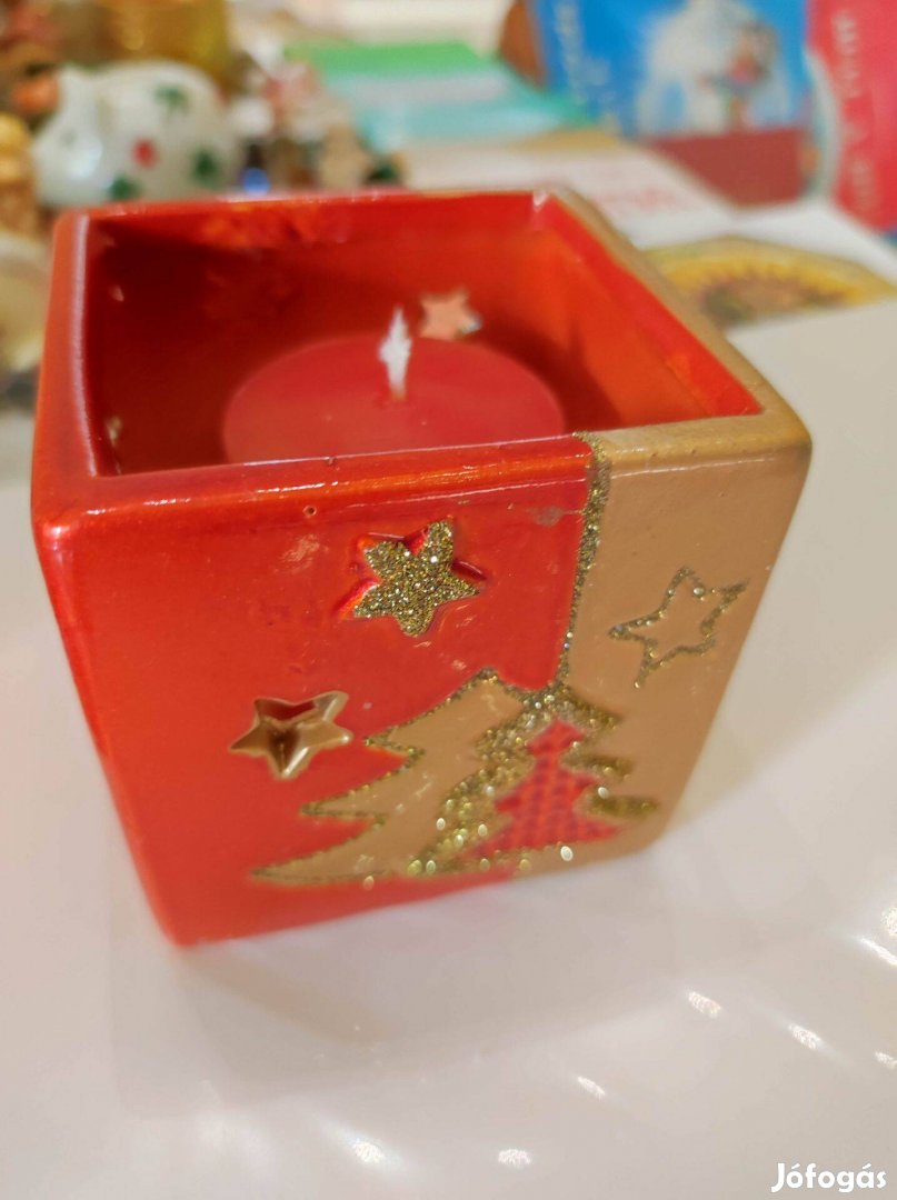 Új karácsonyi mécsestartó dekoráció, piros gyertyatartó gyertyával