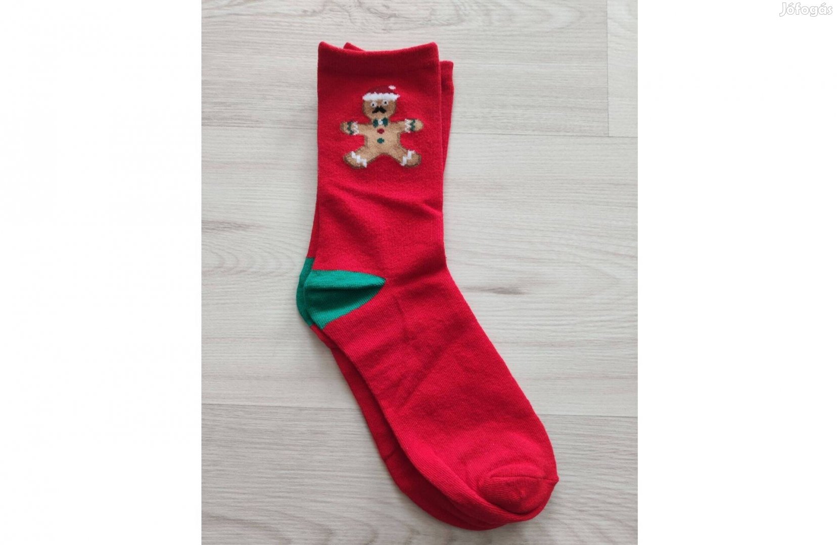 Új karácsonyi zokni mézeskalács mintával, piros zokni