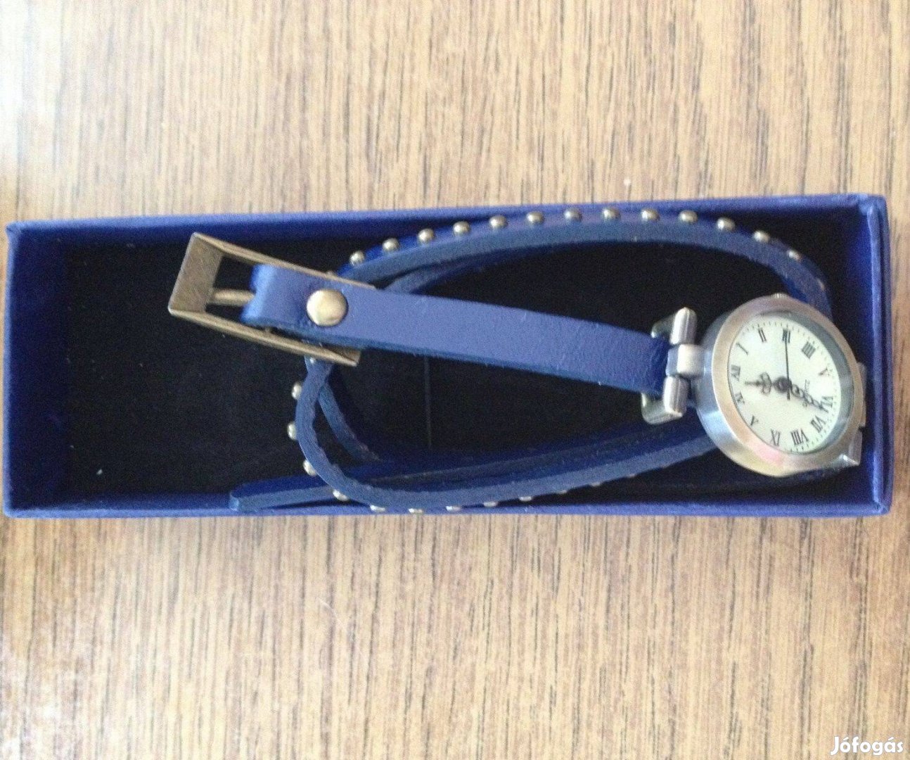 Új kék bőrszíjas vintage óra