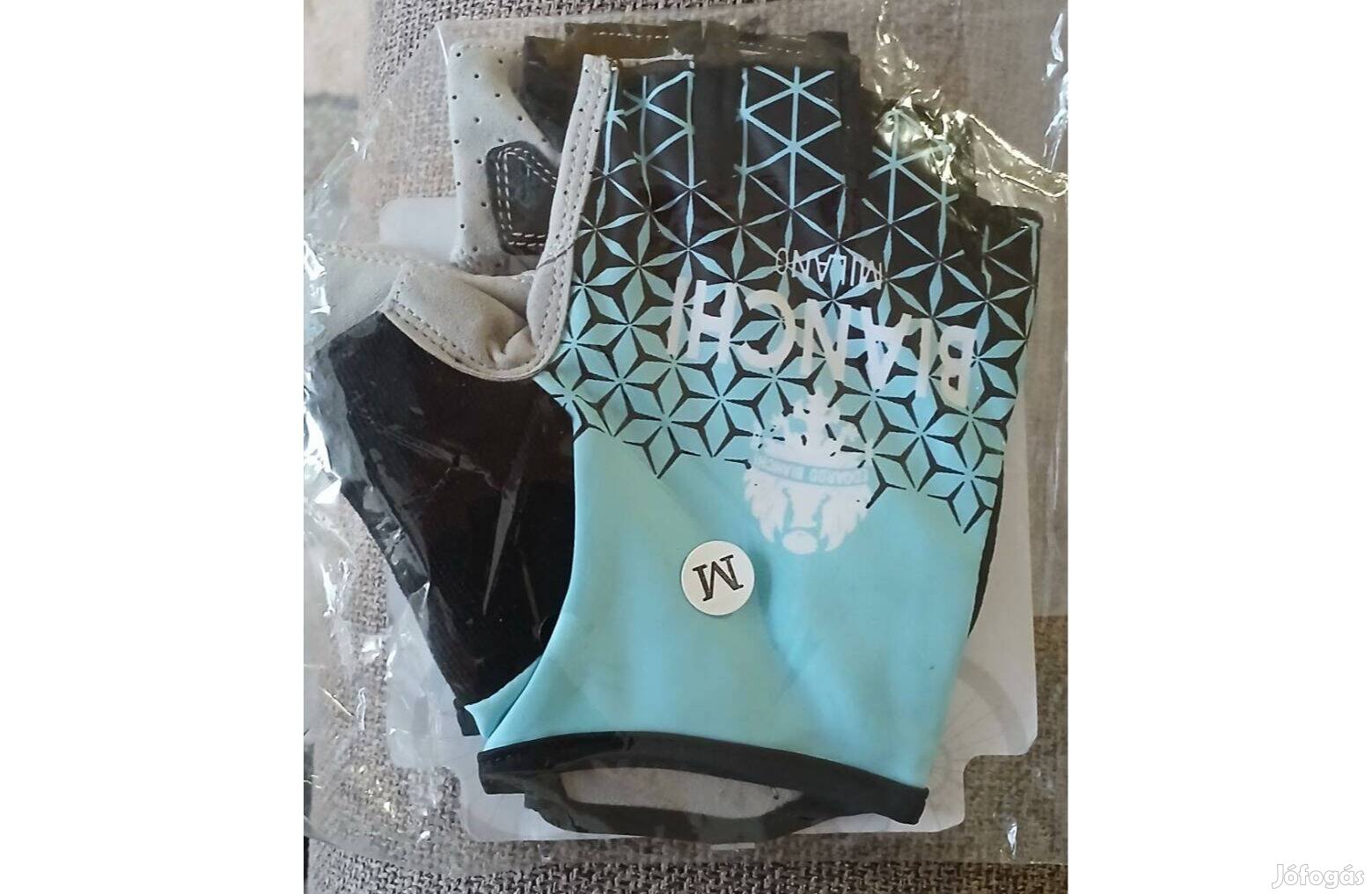 Új kerékpáros kesztyű M-es méretben