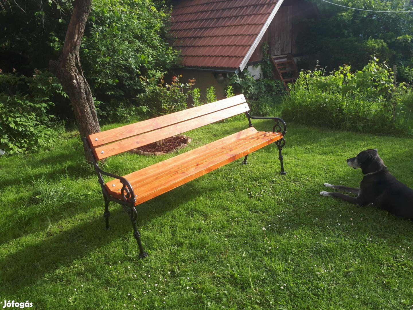Új kerti pad öntöttvas lábbal eladó
