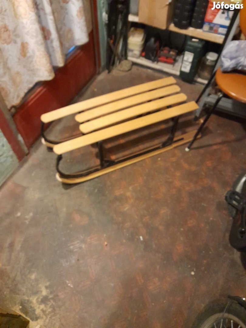 Új könnyű fémvázas szánkó eladó .