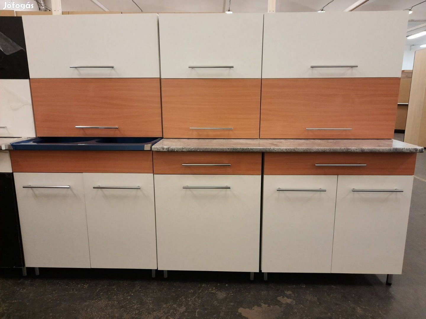 Új konyhabútor áron alul, akár bontva is AJ174