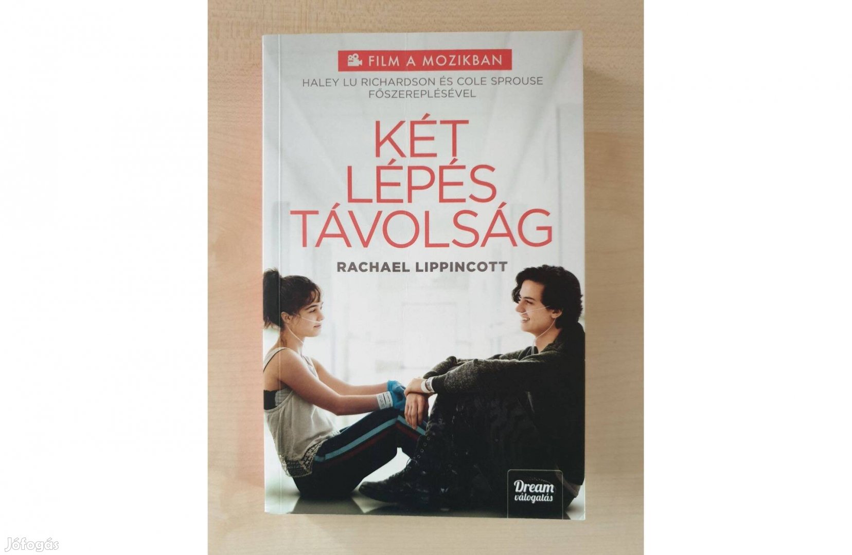 Új könyv Rachael Lippincott: Két lépés távolság könyv eladó!