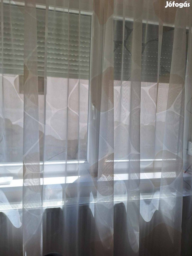 Új körmintás függöny, fehér alapon drapp- barna mintával 12