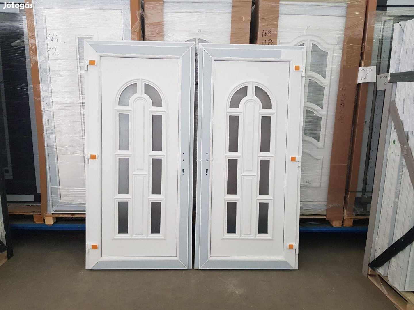 Új kültéri bejárati ajtó 98x208 cm-akár kifele nyílóban is