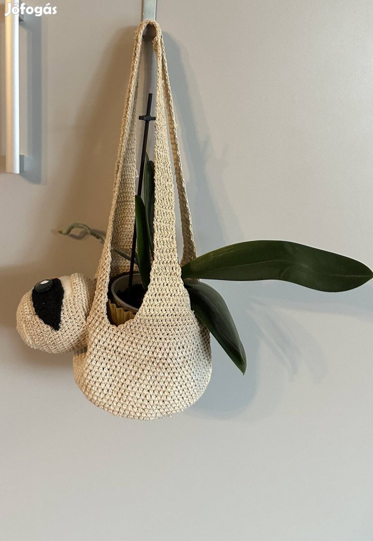 Új lajhár állatfigurát ábrázoló virágtartó eladó Budán!