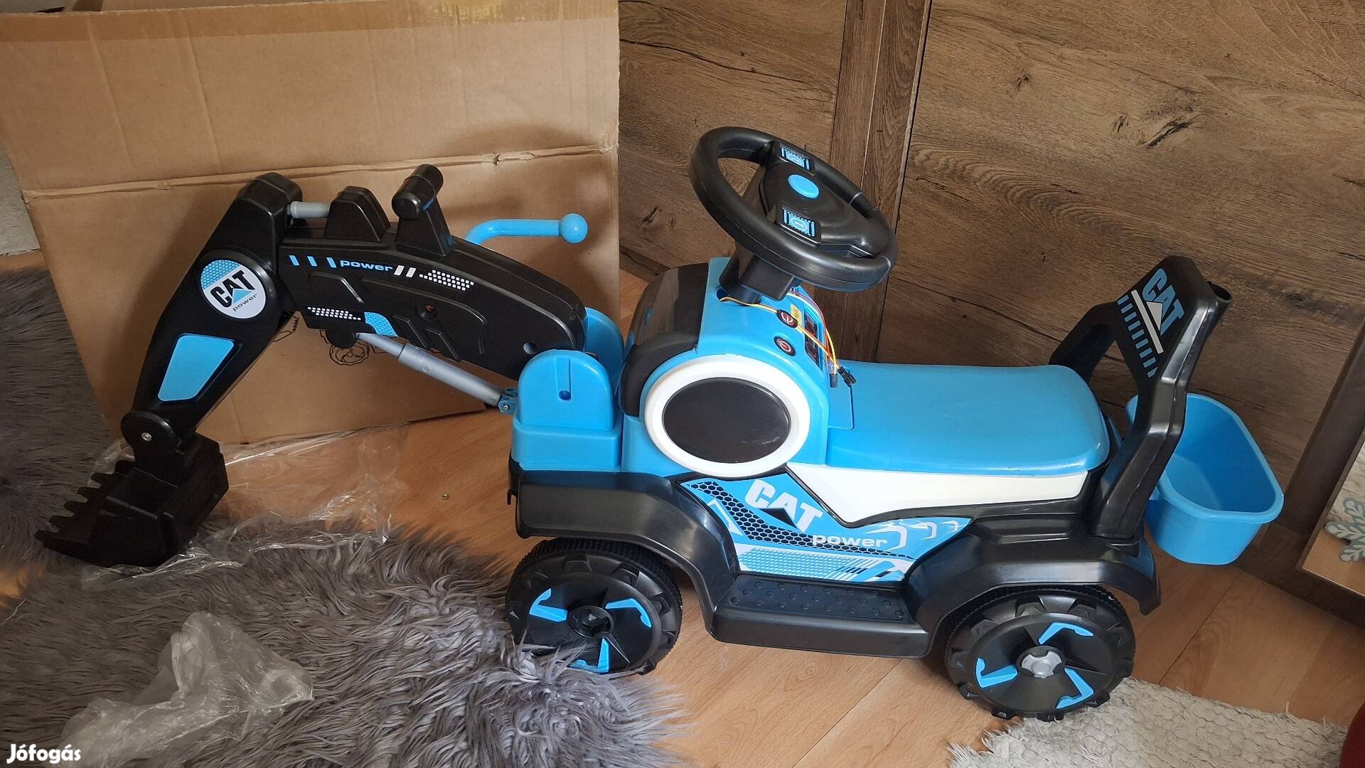 Új markolós bébitaxi, markoló