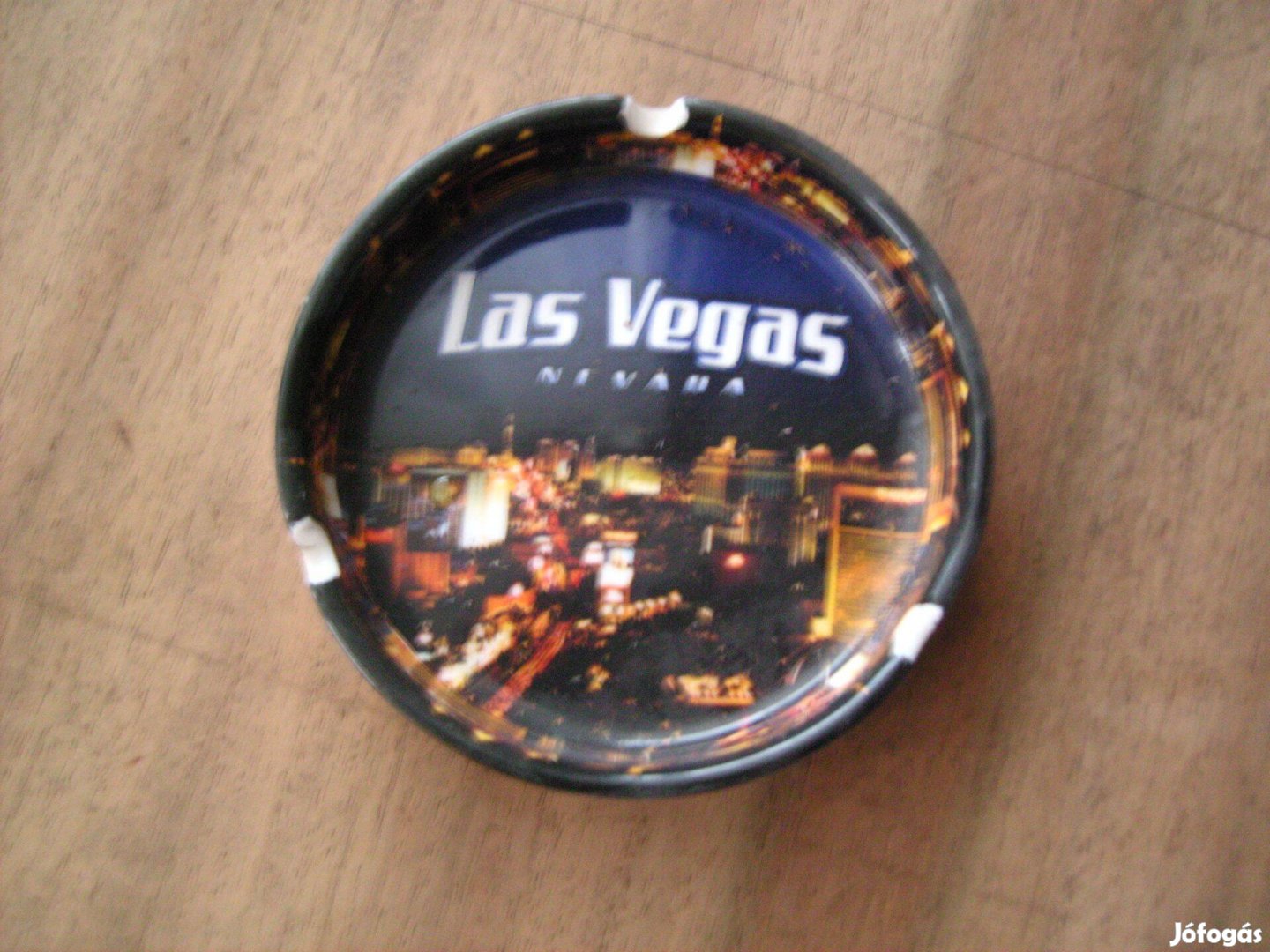 Új mázas kerámia USA-ból, hamutartó Las Vegas látképpel, 13x3 cm