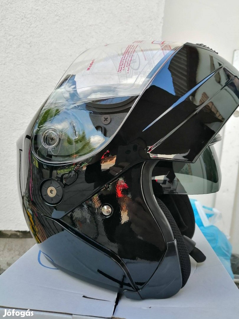 Új motoros bukósisak napszemüveges L méret.57-58 cm