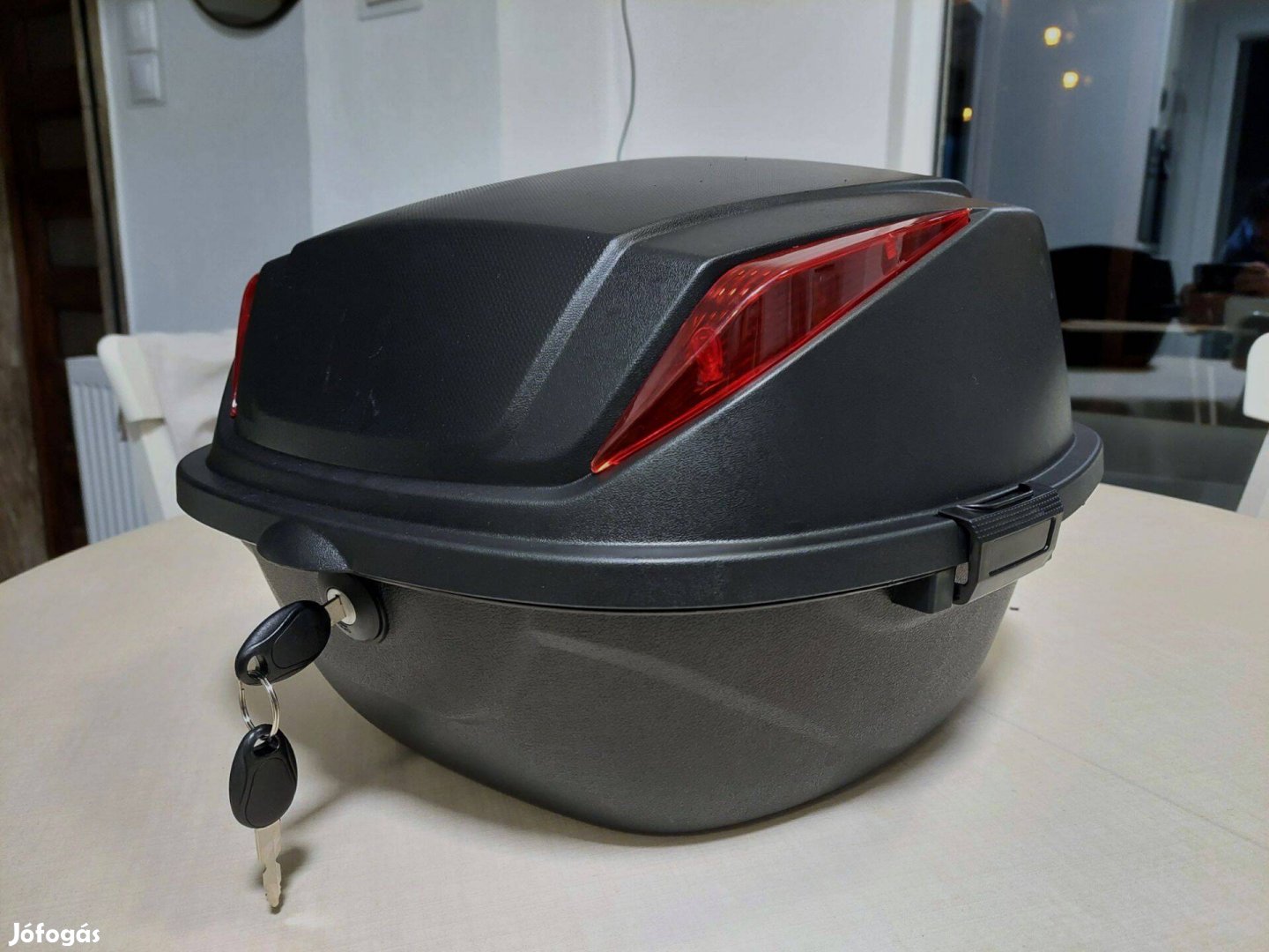 Új motoros doboz, elektromos kerékpár sisaktartó doboz. 31L