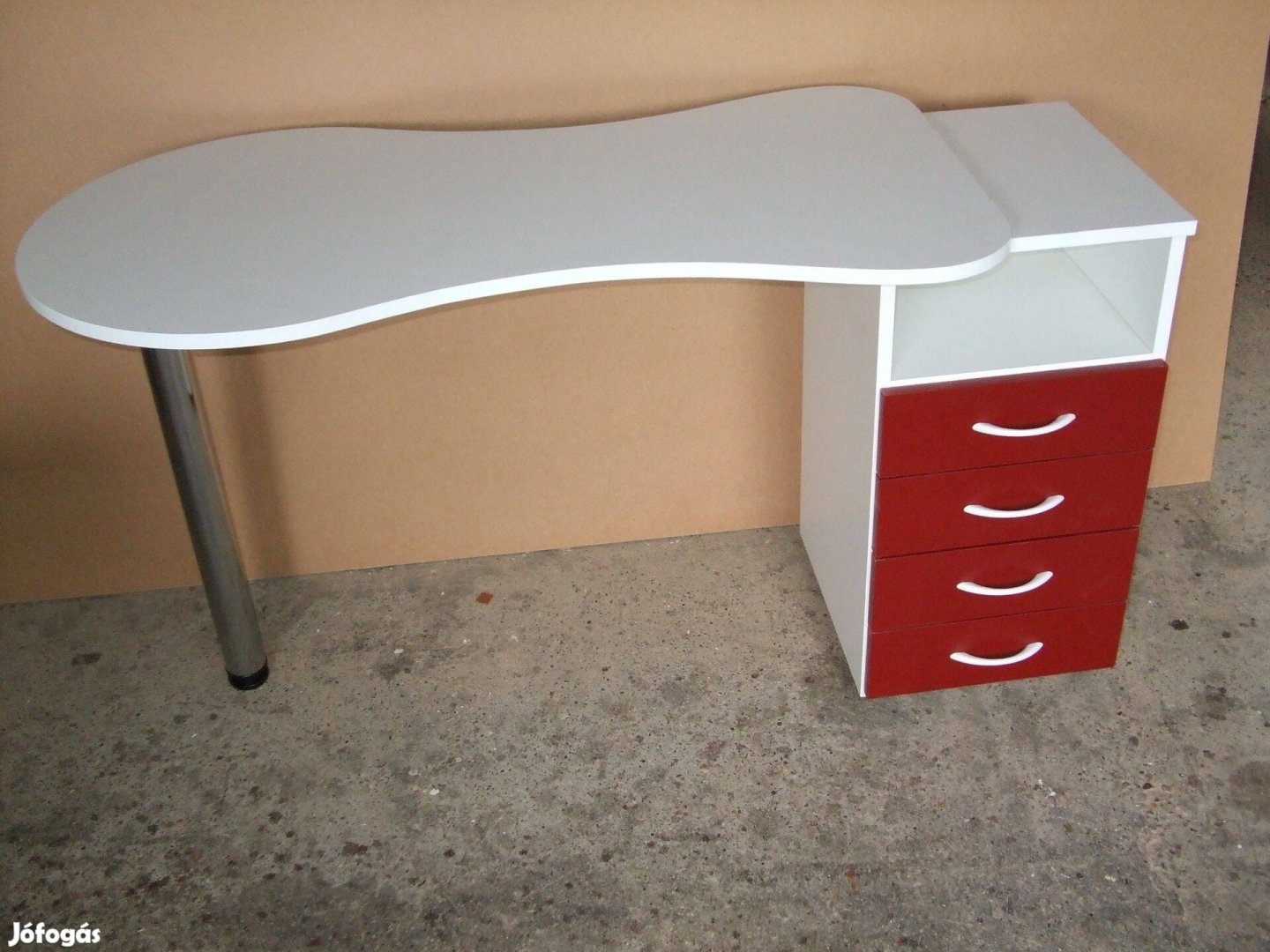 Új műkörmös asztal ajtós fiókos íróasztal kozmetika bútor 118 cm