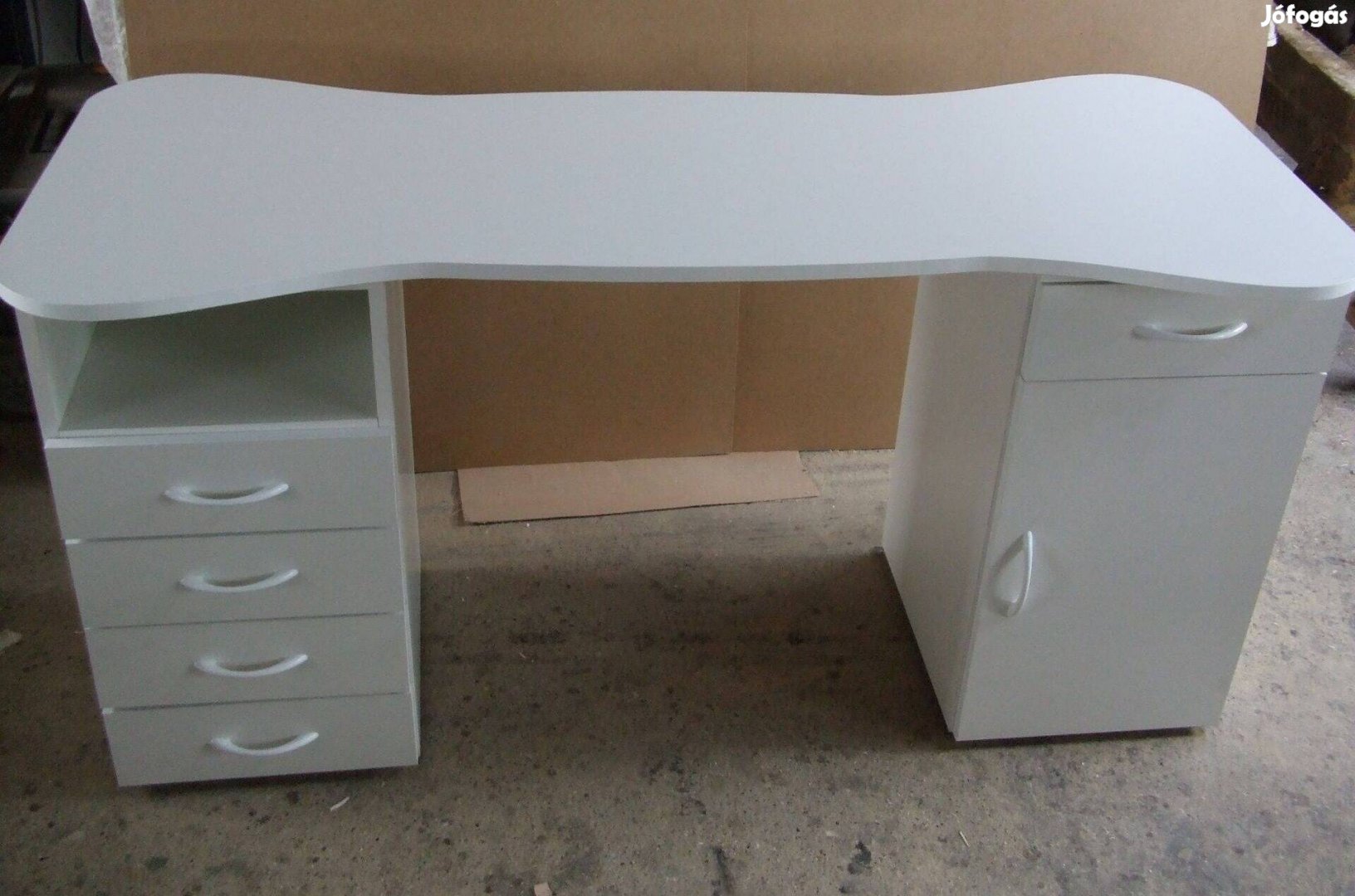Új műkörmös asztal ajtós fiókos íróasztal kozmetika bútor 146 cm