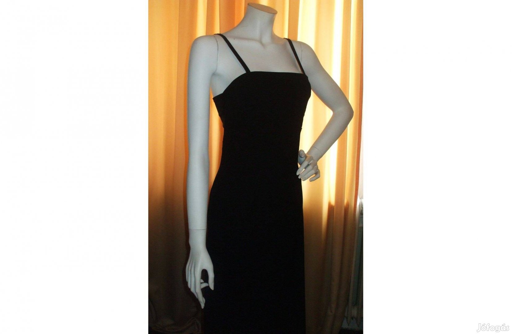 Új nagyon elegáns minőségi "Xanaka" Fekete hosszú ruha