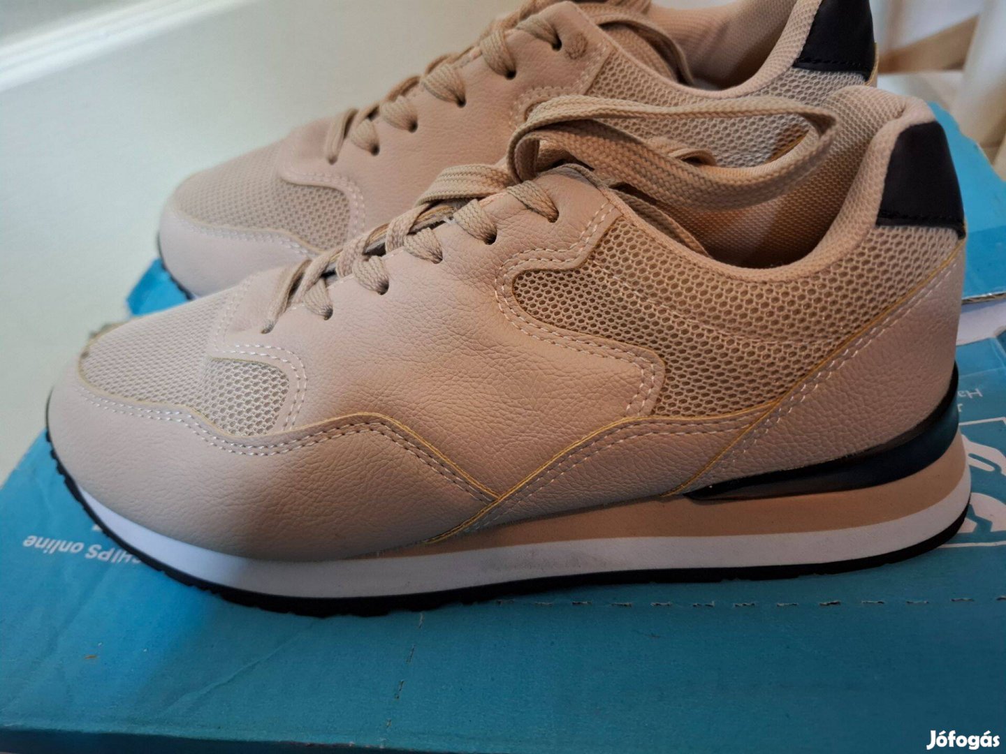 Új!női bézs ,fekete,fehér edzőcipő 36os