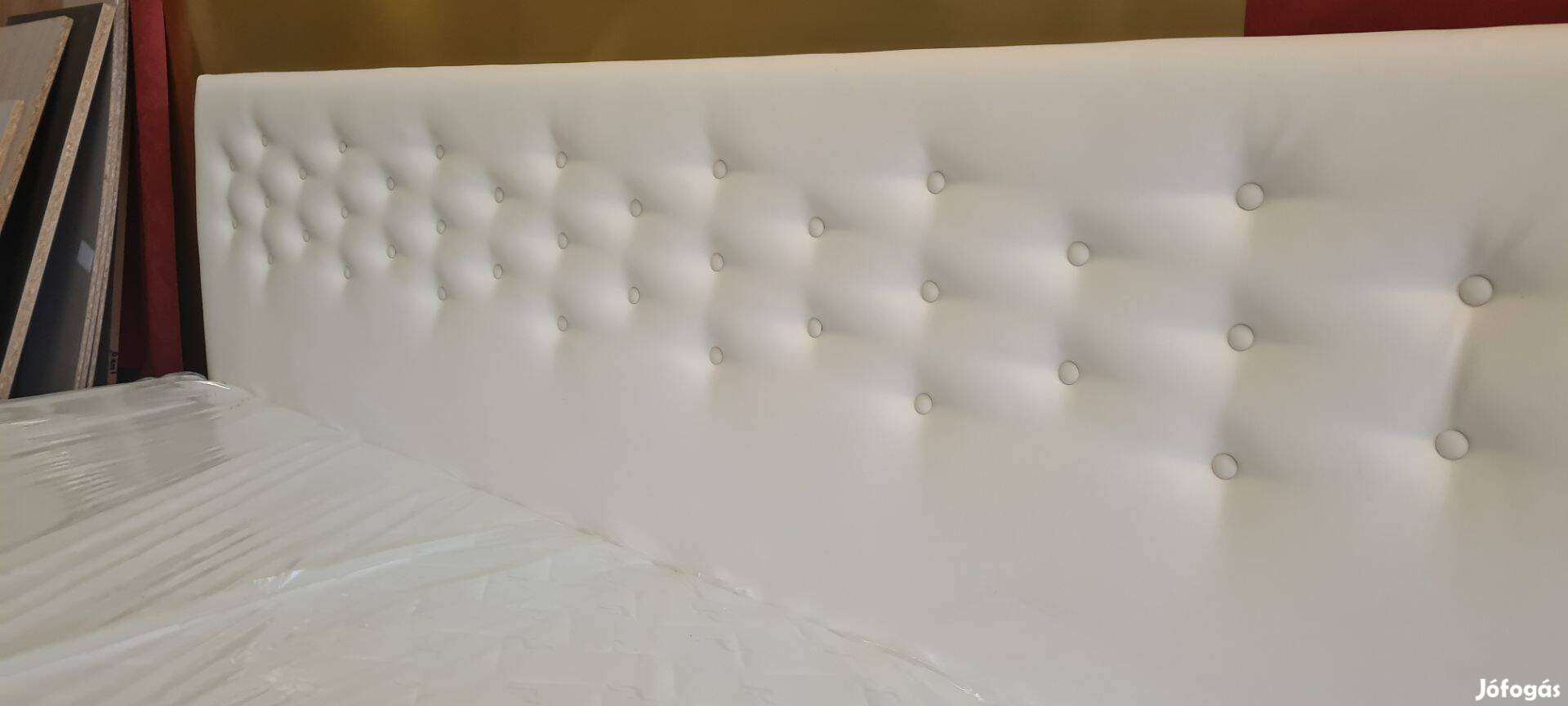 Új óriás 220X200cm chesterfield bőr ágy komplett ár csak 229eft