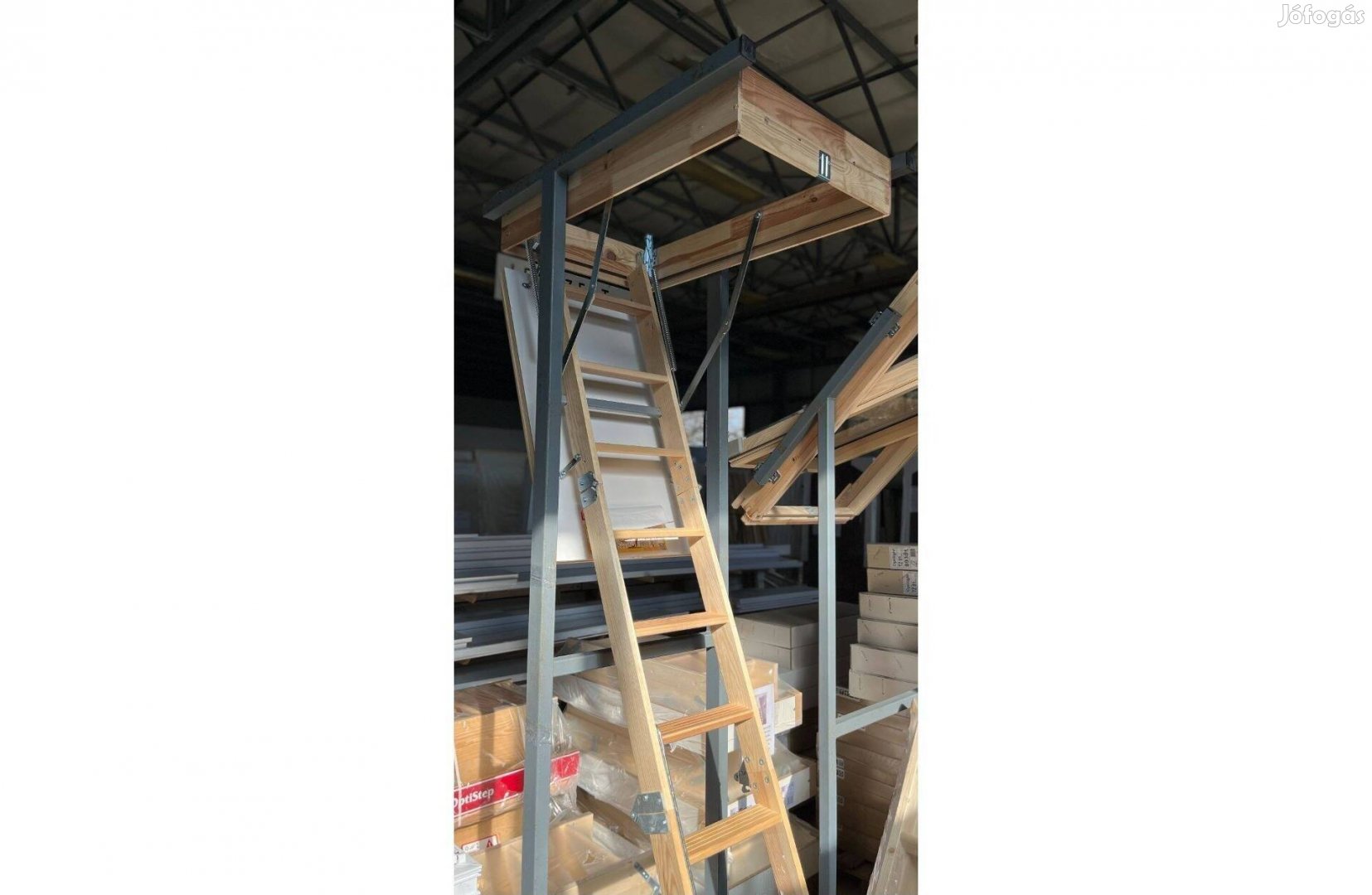 Új padlásfeljáró, padláslépcső készletről elérhető