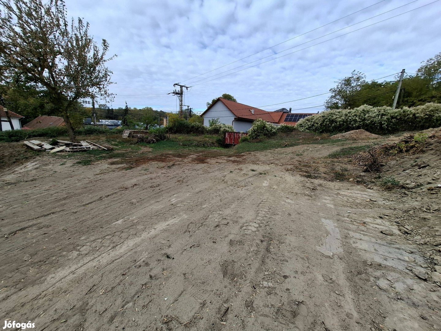 Új parcellázású, oldalhatáros, lakóövezeti telek, Sülysápon