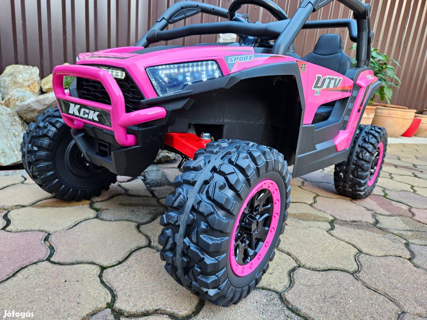 Új pink 24Volt bőr üléses, gumi kerekes gyermek elektromos autó Buggy