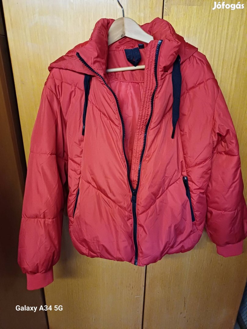 Új piros Vero moda kabátok XL es és L méretben 