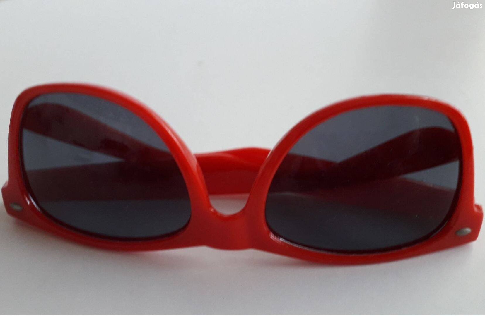 Új piros keretes napszemüveg UV 400 védelemmel_