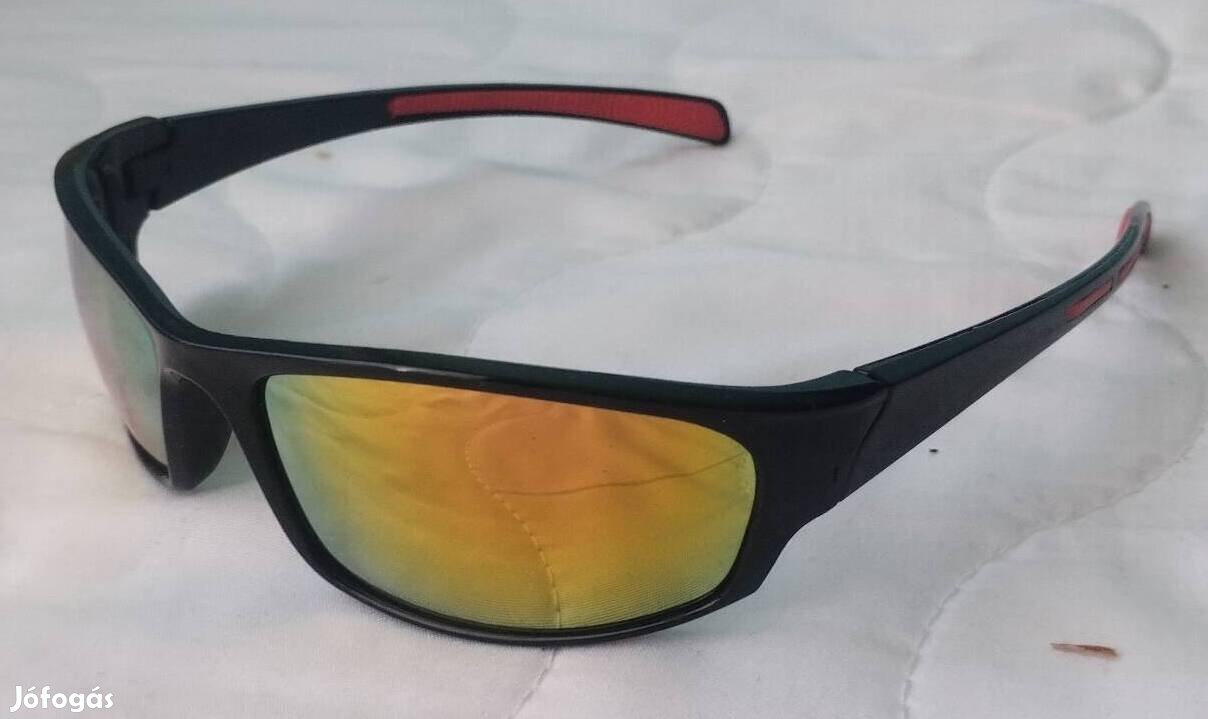 Új polarizált napszemüveg bontatlan csomagolásban
