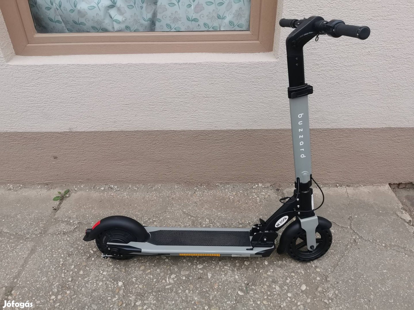 Új roller ingyen futár 