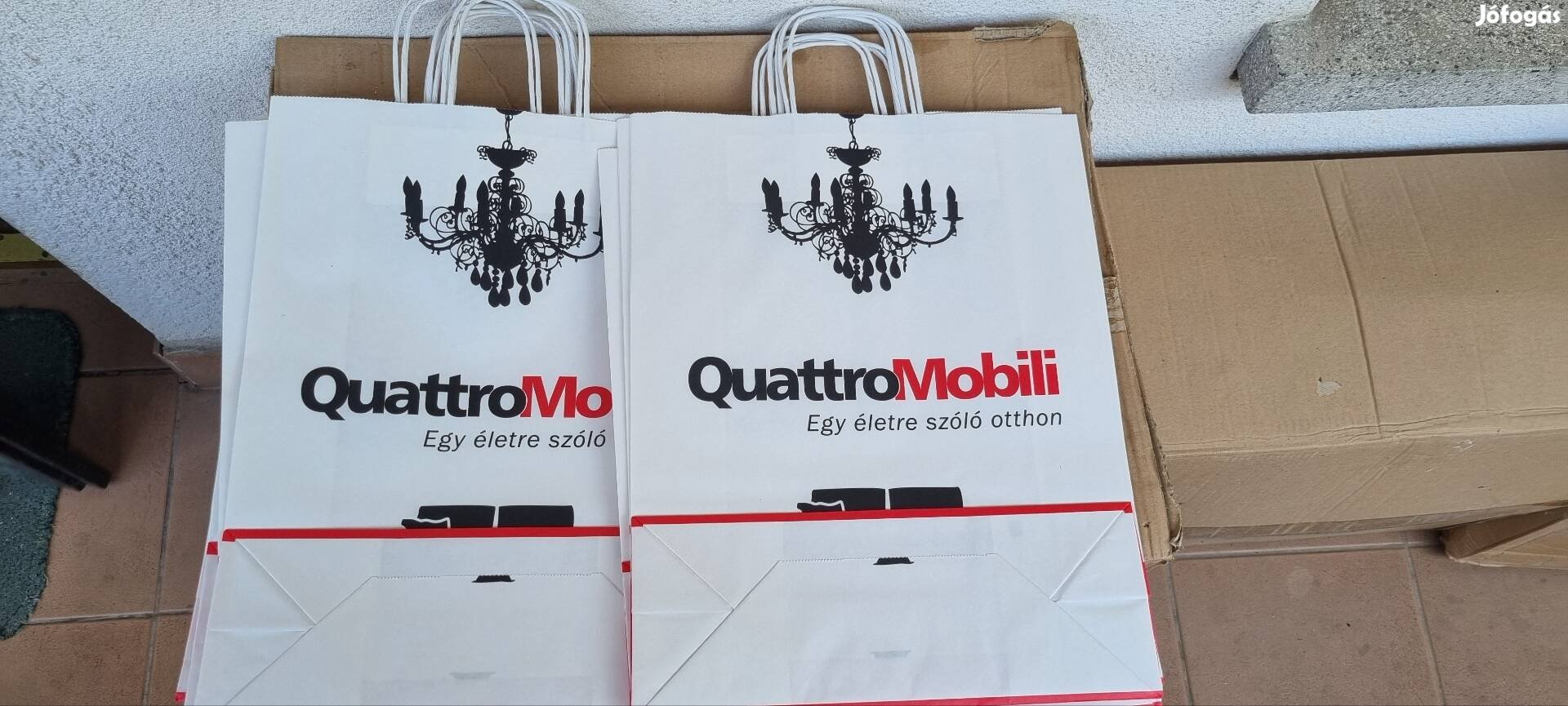 Új sodrottfülű papírtáska, papírszatyor kb 600db