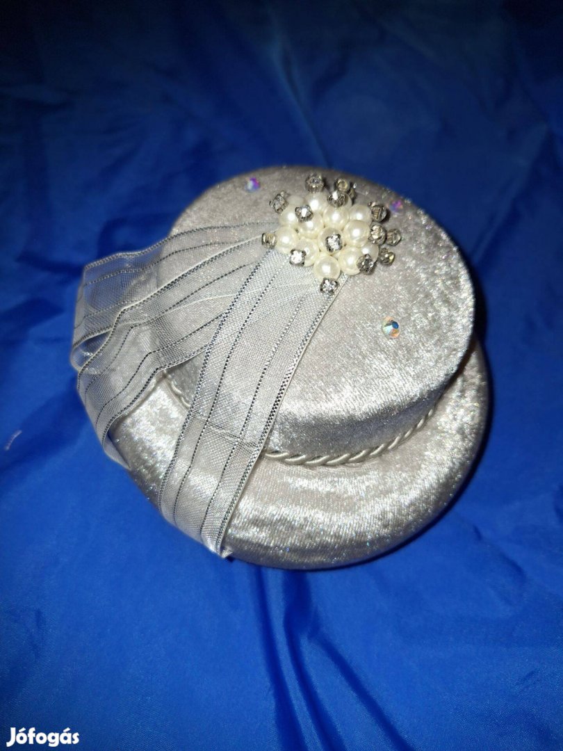 Új szürke bársony - gyöngyös ékszer doboz
