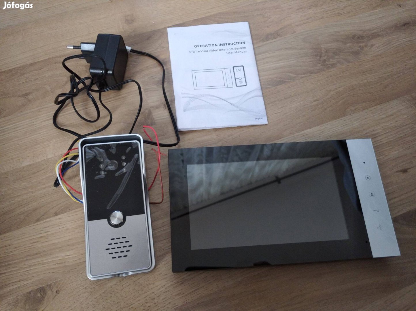 Új videó kaputelefon szett dobozában