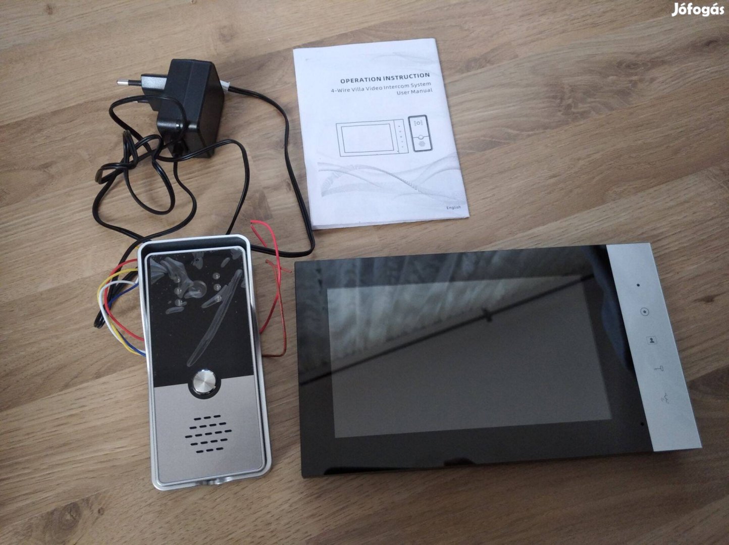 Új videó kaputelefon szett dobozában