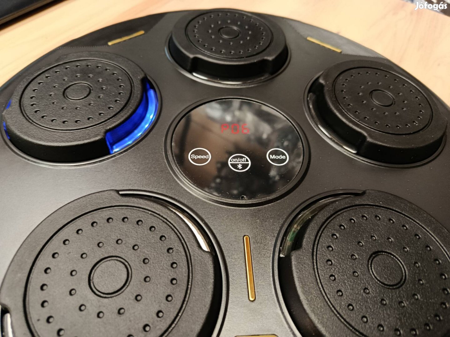 Új zenélő boxgep, Újpest