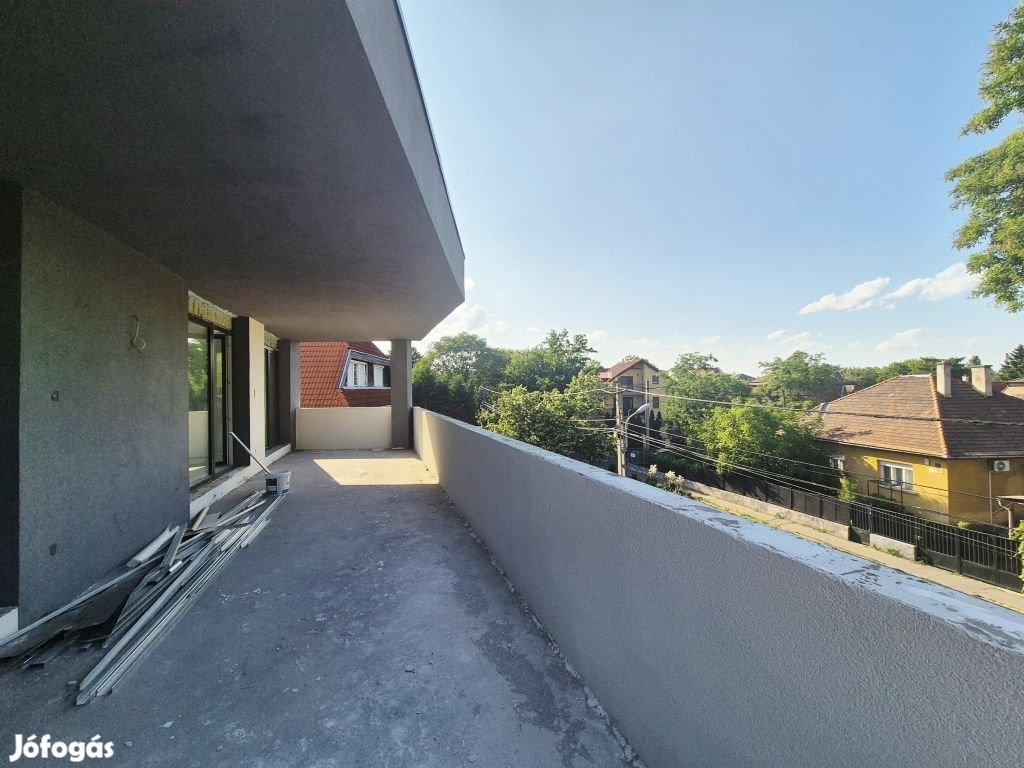 Újépítésű Penthouse lakás autóbeállóval