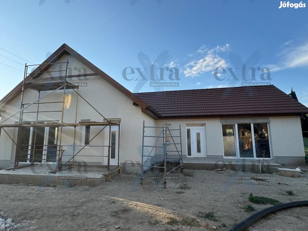 Újépítésű lakás Mindszent belvárosában