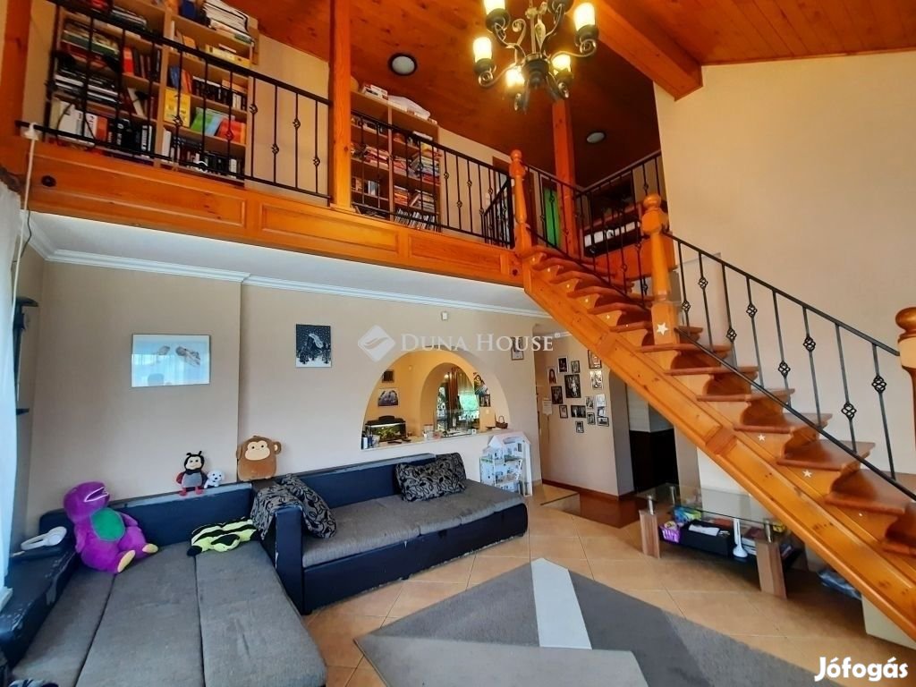 Újhartyáni eladó 175 nm-es ház